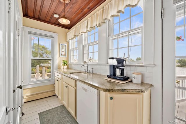 260 Ocean Avenue, Amityville, NY 11701