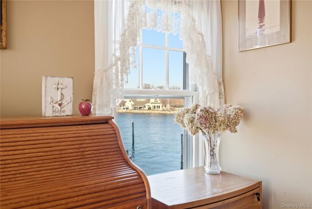 260 Ocean Avenue, Amityville, NY 11701