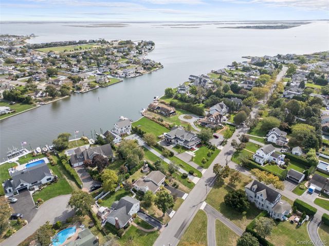 260 Ocean Avenue, Amityville, NY 11701