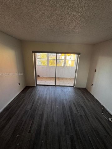 3071 E Sunrise Lakes Dr 306, Sunrise, FL 33322