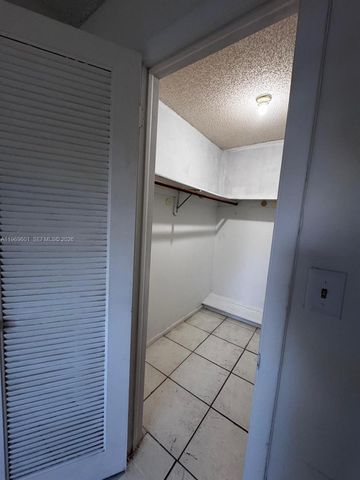 3071 E Sunrise Lakes Dr 306, Sunrise, FL 33322