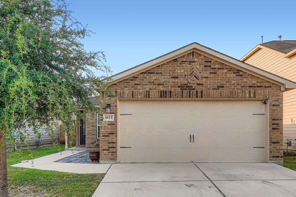 1673 Amy DR, Kyle, TX 78640