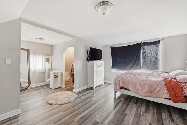 3056 E 87th Street, Chicago, IL 60617