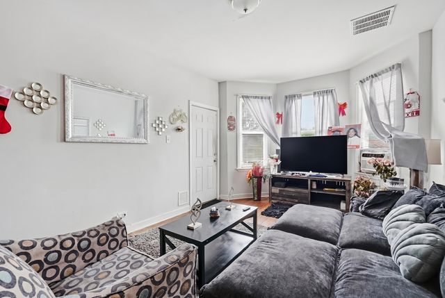 3056 E 87th Street, Chicago, IL 60617
