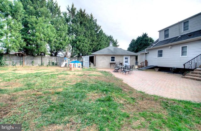 10 LINDEN RD, Bordentown, NJ 08505