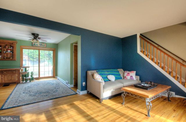 10 LINDEN RD, Bordentown, NJ 08505