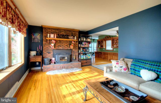 10 LINDEN RD, Bordentown, NJ 08505