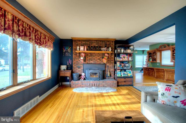 10 LINDEN RD, Bordentown, NJ 08505