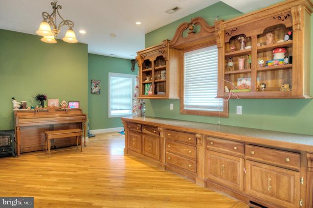 10 LINDEN RD, Bordentown, NJ 08505