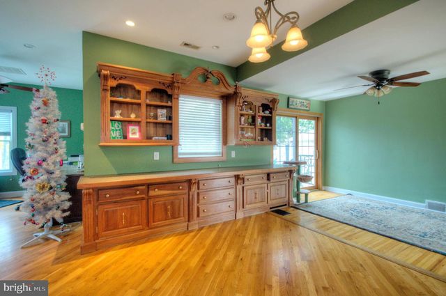 10 LINDEN RD, Bordentown, NJ 08505