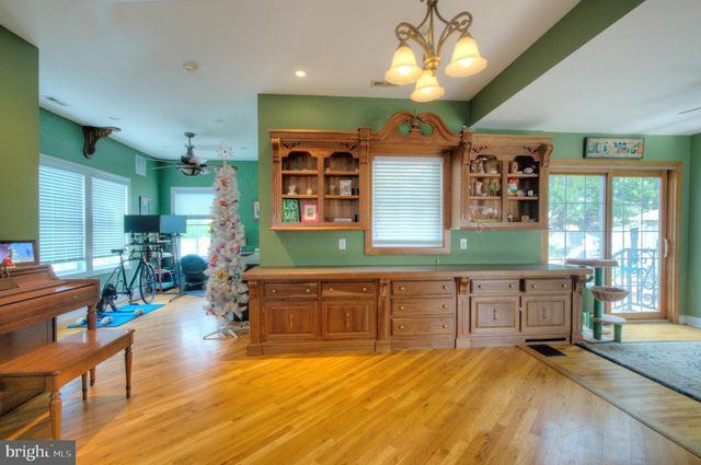 10 LINDEN RD, Bordentown, NJ 08505