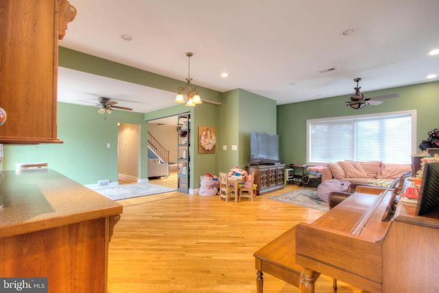 10 LINDEN RD, Bordentown, NJ 08505