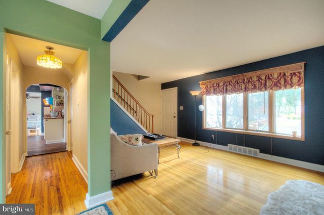 10 LINDEN RD, Bordentown, NJ 08505