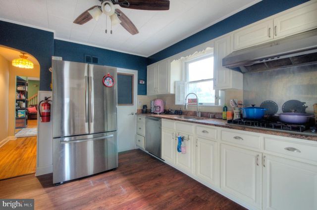 10 LINDEN RD, Bordentown, NJ 08505