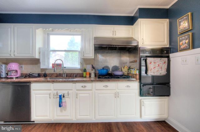 10 LINDEN RD, Bordentown, NJ 08505