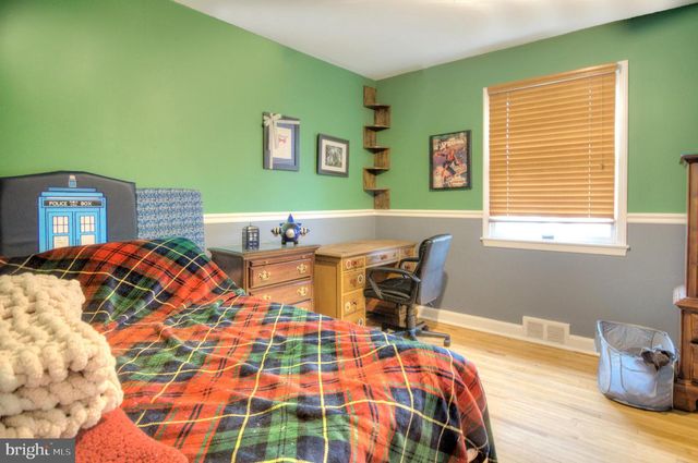 10 LINDEN RD, Bordentown, NJ 08505