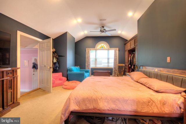 10 LINDEN RD, Bordentown, NJ 08505