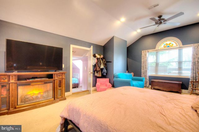 10 LINDEN RD, Bordentown, NJ 08505