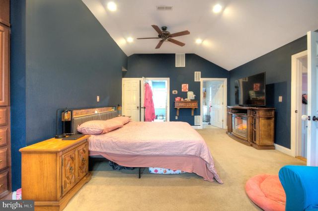 10 LINDEN RD, Bordentown, NJ 08505