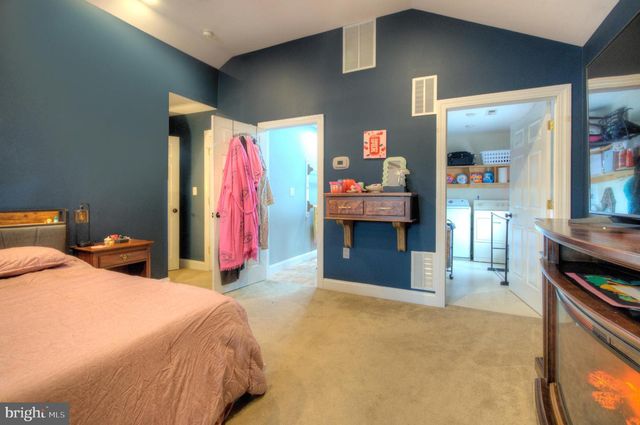 10 LINDEN RD, Bordentown, NJ 08505