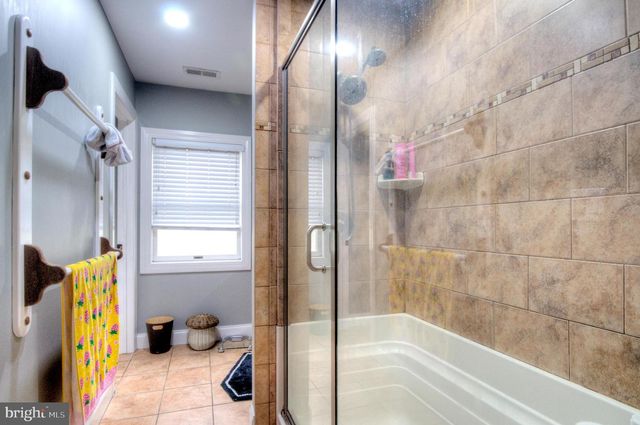 10 LINDEN RD, Bordentown, NJ 08505