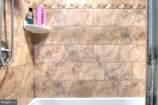 10 LINDEN RD, Bordentown, NJ 08505