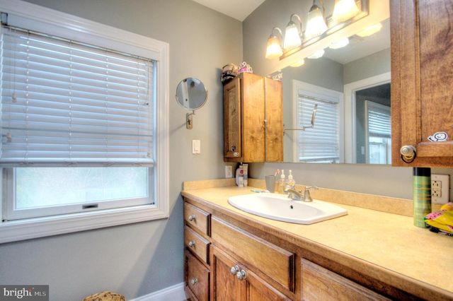 10 LINDEN RD, Bordentown, NJ 08505