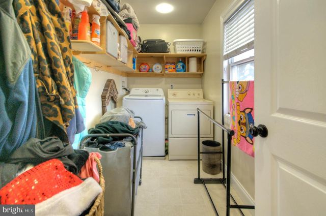 10 LINDEN RD, Bordentown, NJ 08505