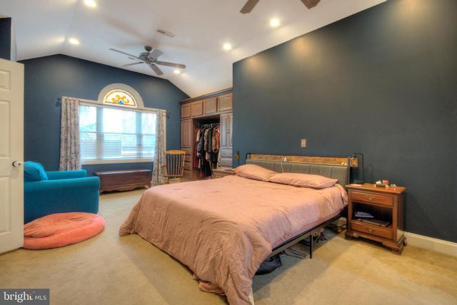 10 LINDEN RD, Bordentown, NJ 08505