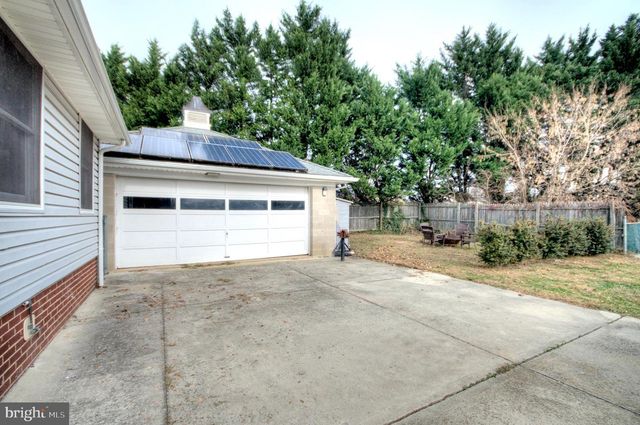 10 LINDEN RD, Bordentown, NJ 08505