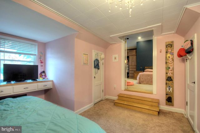 10 LINDEN RD, Bordentown, NJ 08505