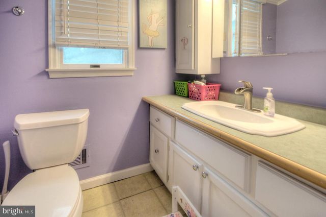 10 LINDEN RD, Bordentown, NJ 08505