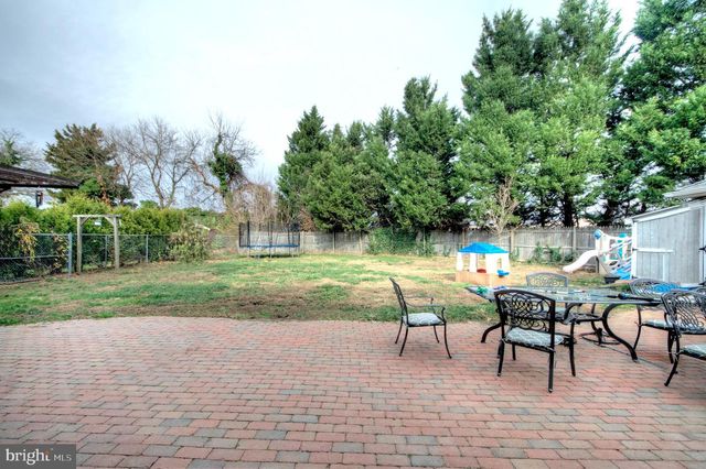 10 LINDEN RD, Bordentown, NJ 08505