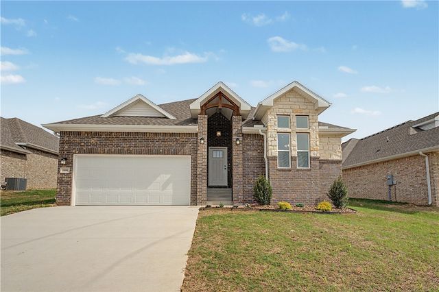 1090 Garrett Lane, Centerton, AR 72719