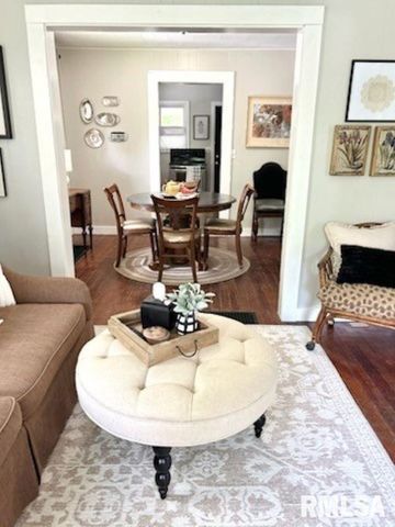 2571 S ILLINOIS Avenue, Carbondale, IL 62901