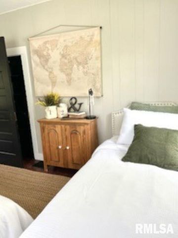 2571 S ILLINOIS Avenue, Carbondale, IL 62901