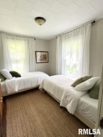 2571 S ILLINOIS Avenue, Carbondale, IL 62901