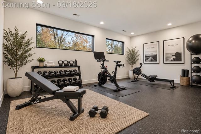 1715 Lone Pine Road, Bloomfield Charter Township, MI 48302