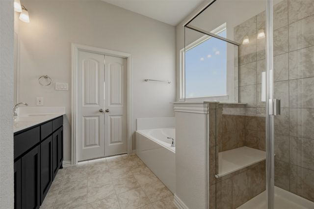 78 Aurora Avenue, Valley View, TX 76272