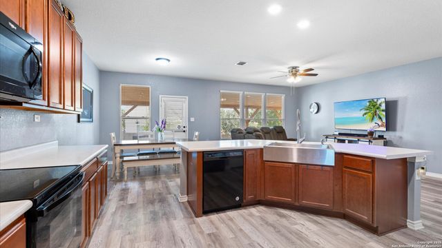 9458 Copperway, Converse, TX 78109