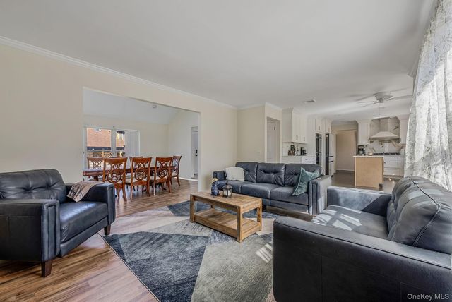 810 Anthony Drive, Lindenhurst, NY 11757