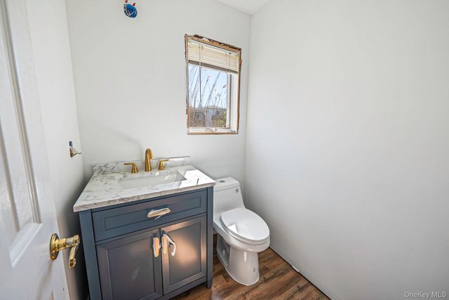 810 Anthony Drive, Lindenhurst, NY 11757
