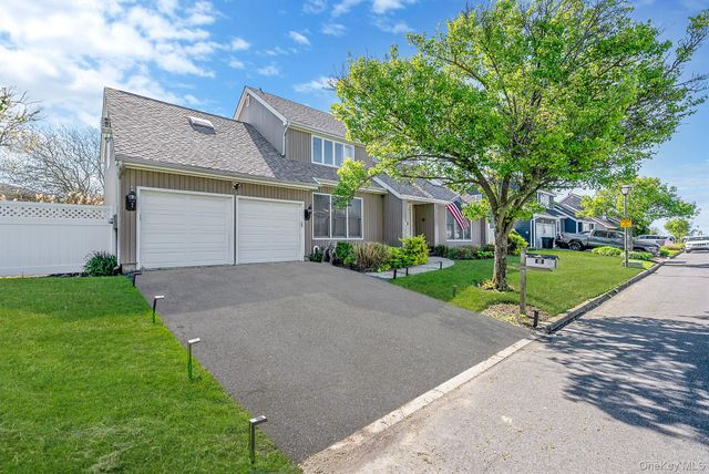 810 Anthony Drive, Lindenhurst, NY 11757