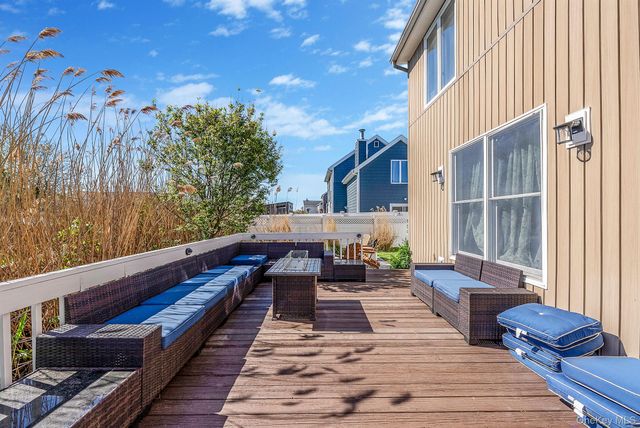 810 Anthony Drive, Lindenhurst, NY 11757