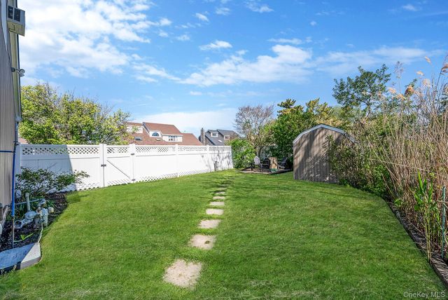 810 Anthony Drive, Lindenhurst, NY 11757