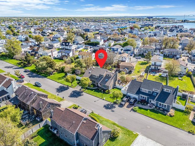 810 Anthony Drive, Lindenhurst, NY 11757