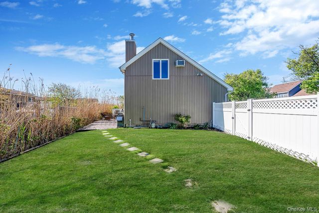810 Anthony Drive, Lindenhurst, NY 11757