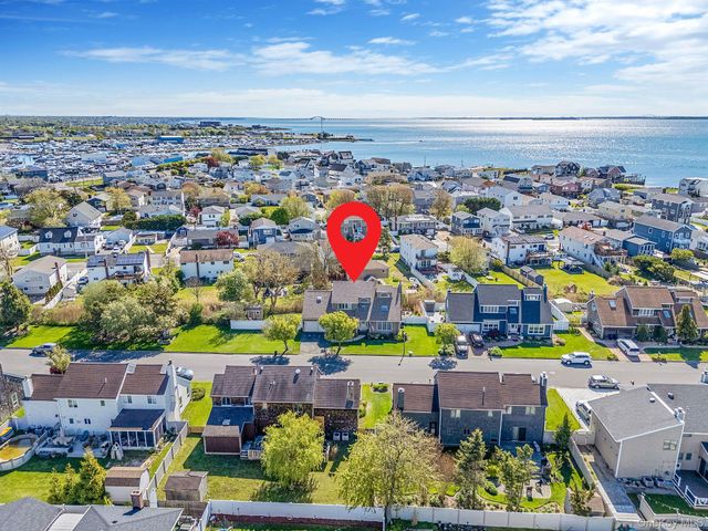 810 Anthony Drive, Lindenhurst, NY 11757