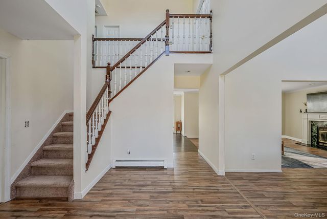 810 Anthony Drive, Lindenhurst, NY 11757