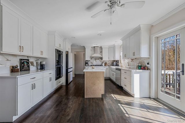 810 Anthony Drive, Lindenhurst, NY 11757